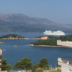 Helen's House Ksamil